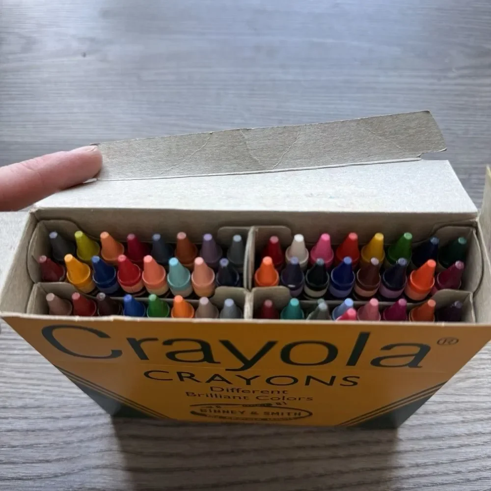 Vintage 2003 Crayola 64‎ Crayons Box + Sharpener Binney & Smith NEW